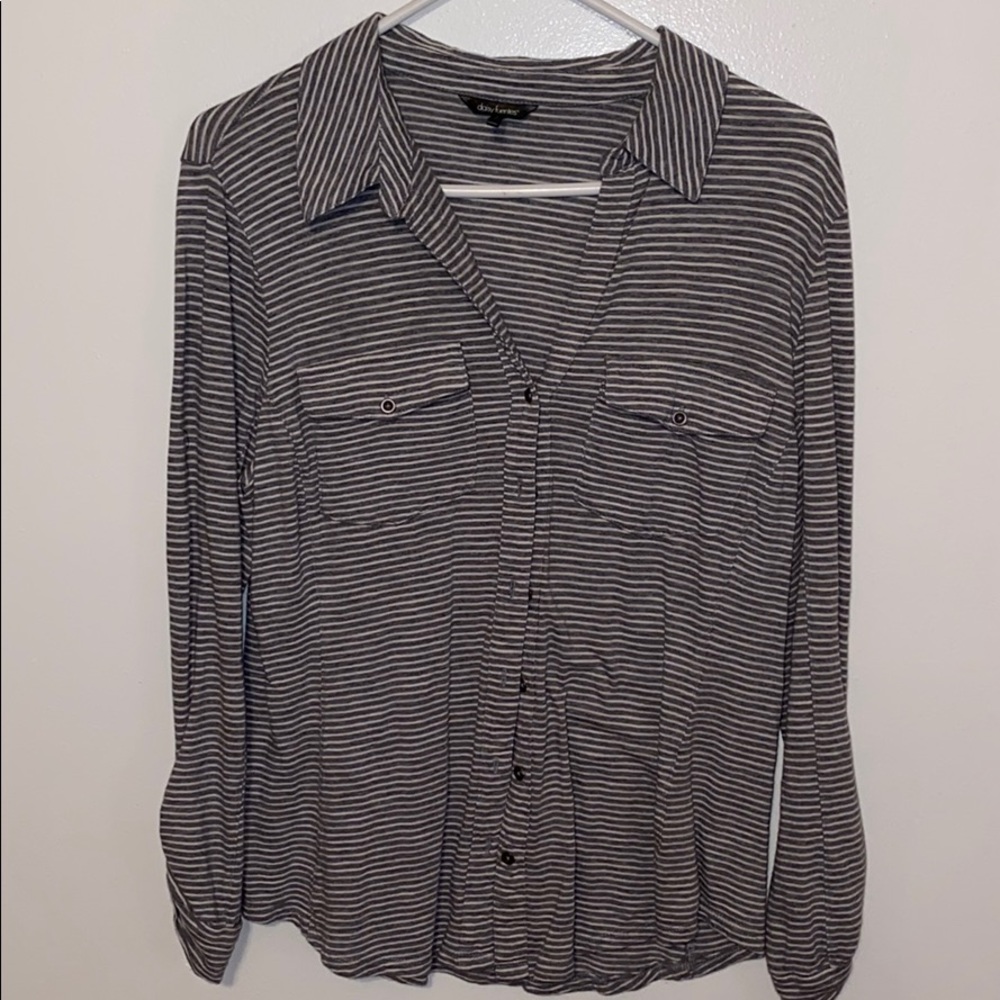 DAISY FUENTES BUTTON DOWN